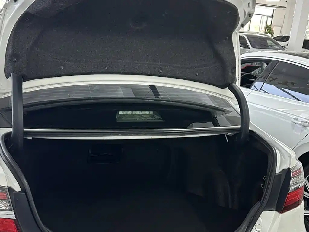 Toyota Camry — миниатюра 9