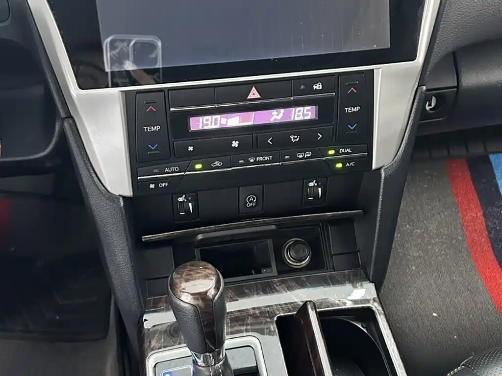 Toyota Camry — миниатюра 10