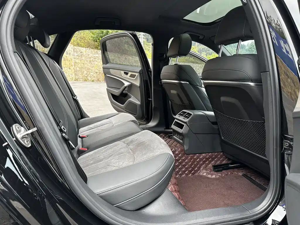 Audi A6L 2023 40 TFSI Luxury