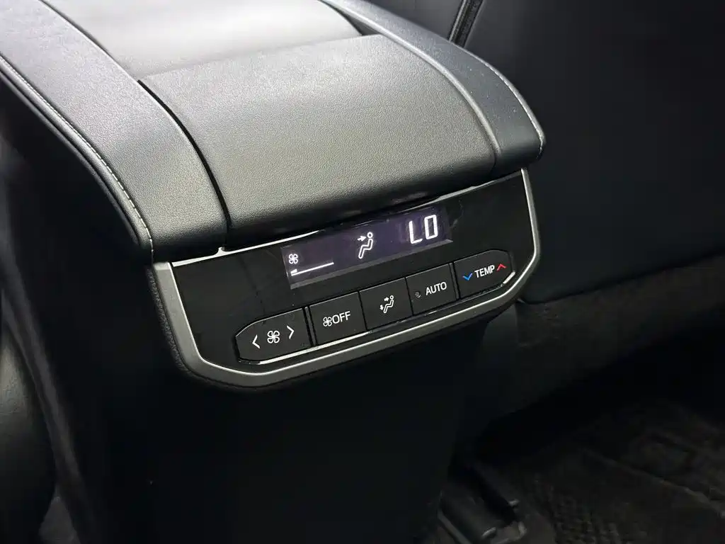 Toyota Crown Kluger — миниатюра 21