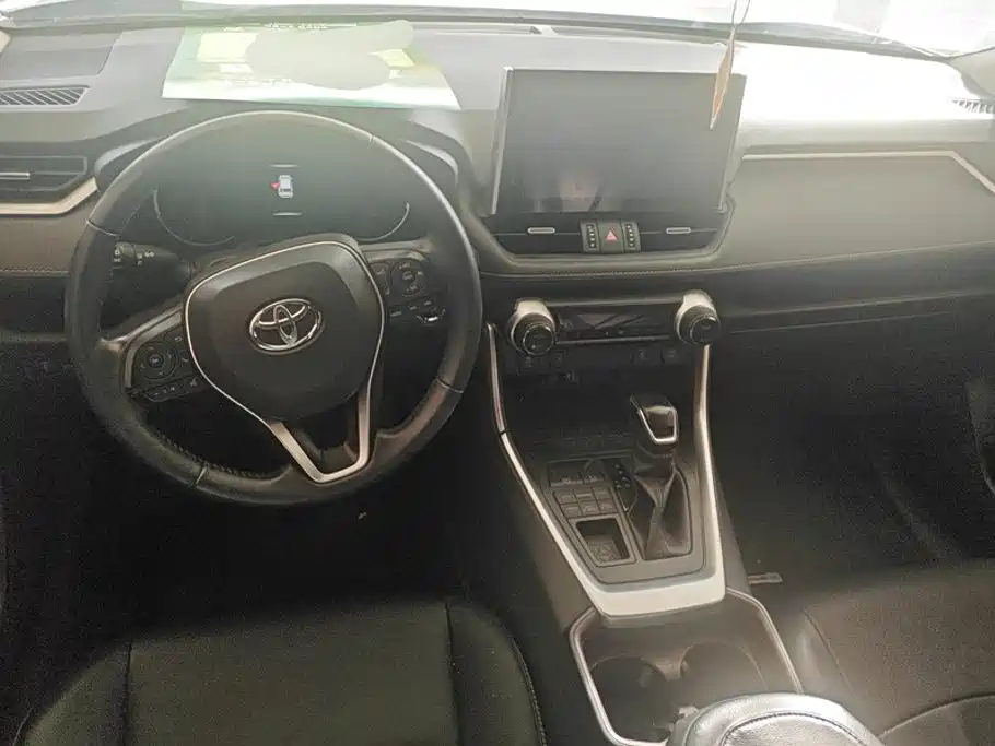 Toyota RAV4 — миниатюра 12