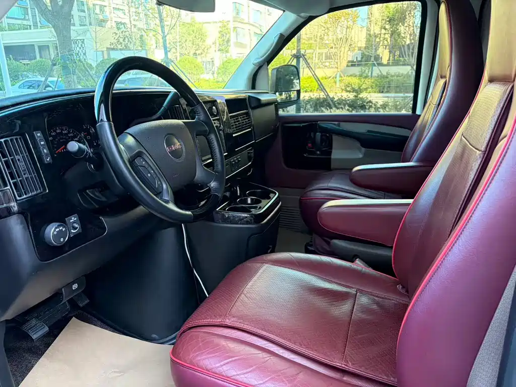 GMC Savana — миниатюра 10