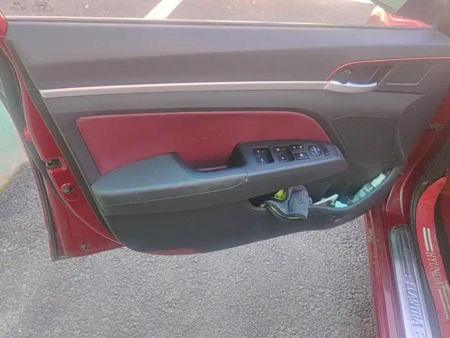 Hyundai Elantra — миниатюра 7