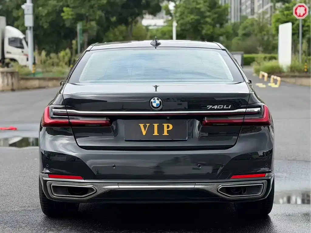 BMW 7 Series — миниатюра 4