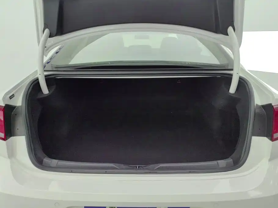 Volkswagen Lamando 2017 230TSI MT