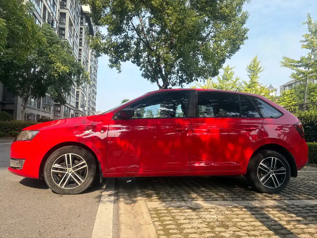 Skoda Rapid Spaceback — миниатюра 4