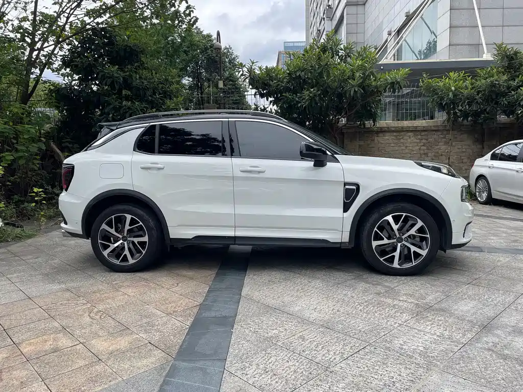 Lynk & Co 01 — миниатюра 6