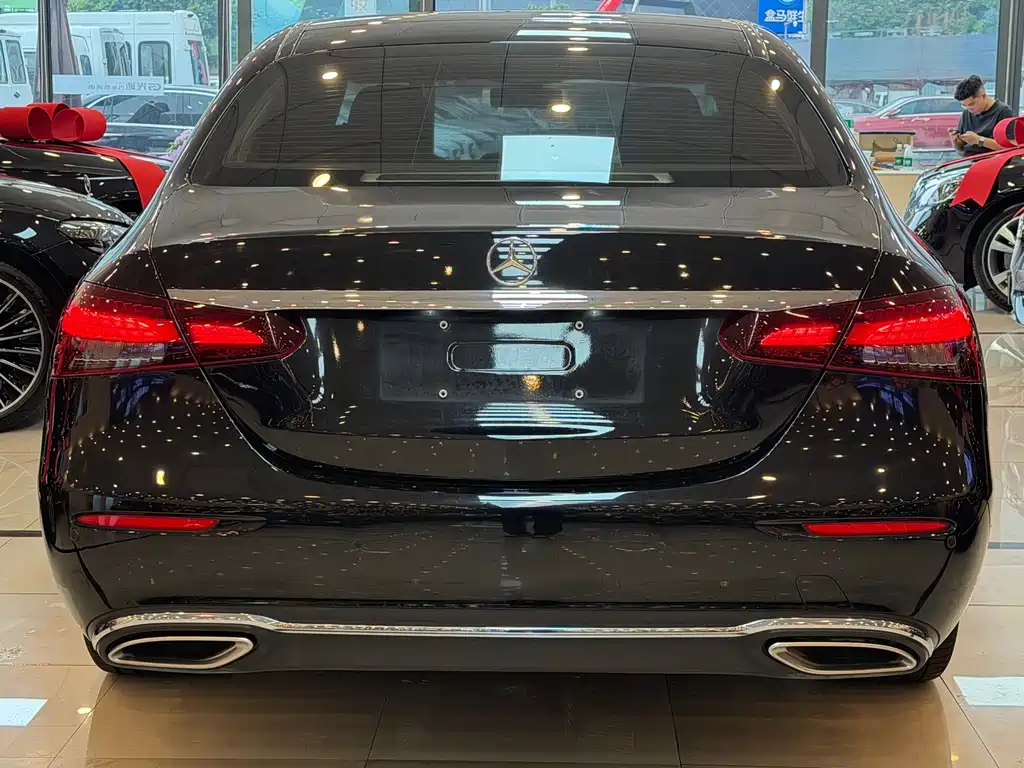 Mercedes-Benz E-Class — миниатюра 18