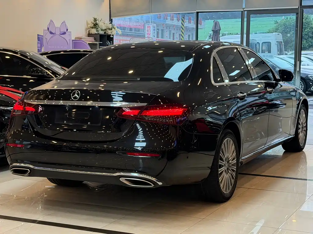 Mercedes-Benz E-Class — миниатюра 20