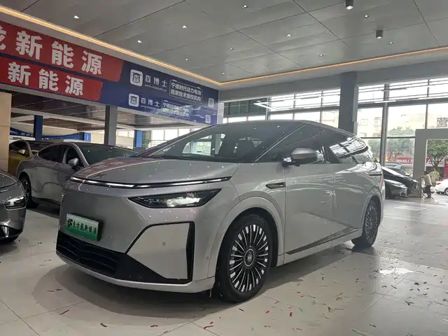 2025 Xpeng X9
