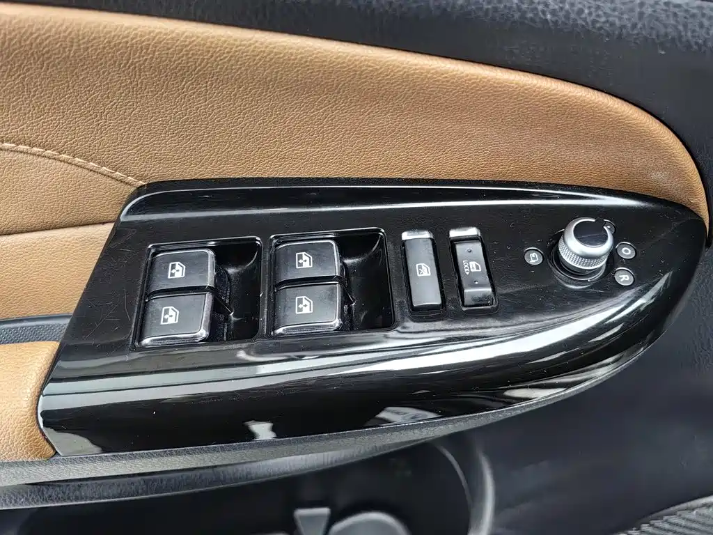 Changan CS95 — миниатюра 9