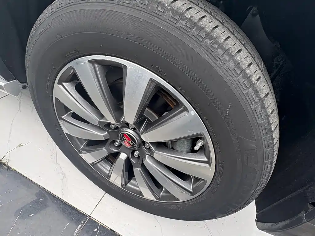 Roewe RX8 — миниатюра 5