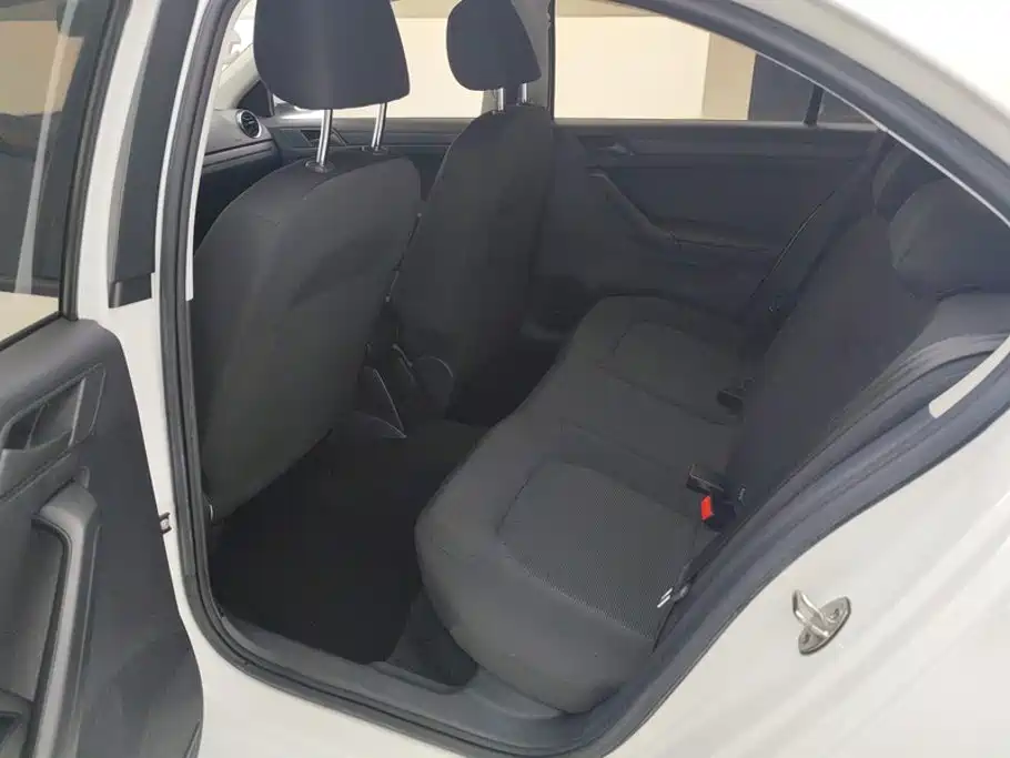 Volkswagen Jetta — миниатюра 11