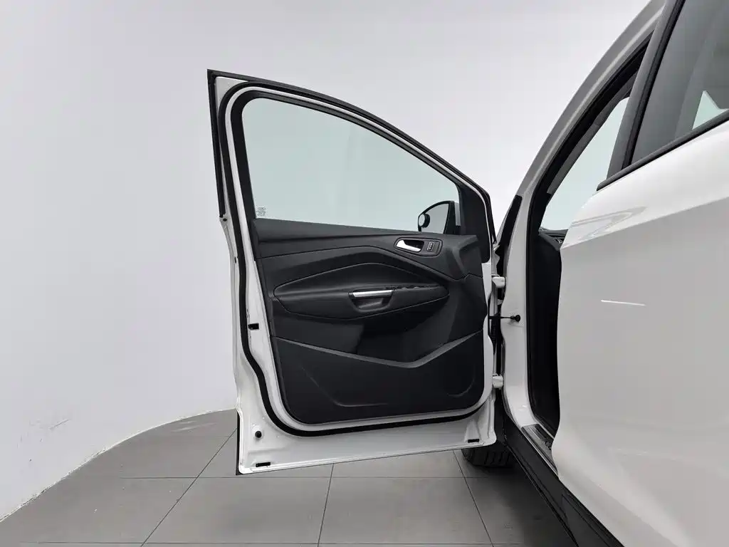 Ford Kuga — миниатюра 8