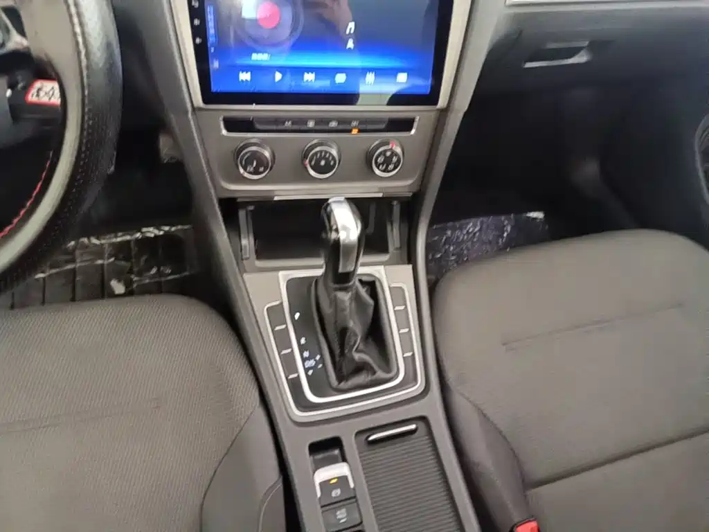 Volkswagen Golf — миниатюра 14