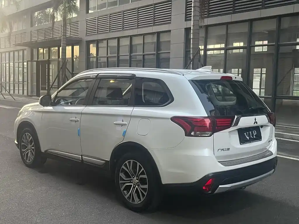 Mitsubishi Outlander — миниатюра 7
