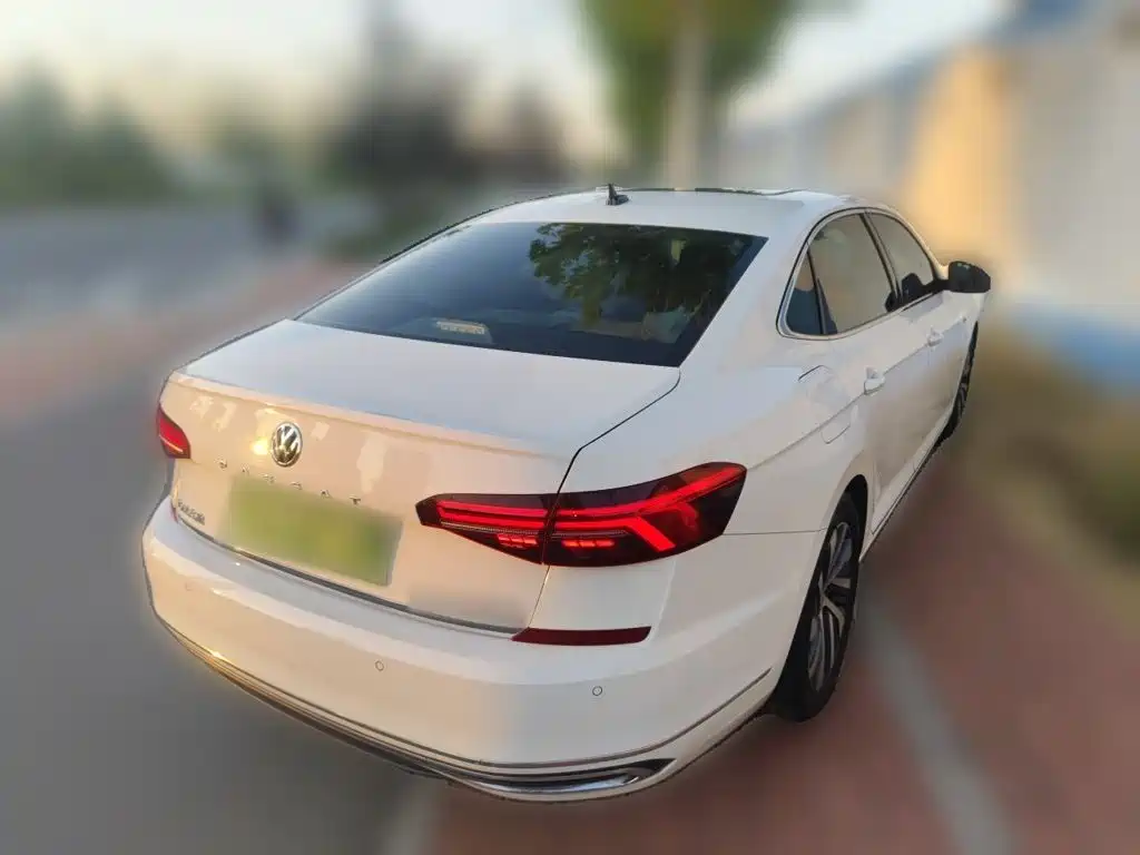 Volkswagen Passat PHEV — миниатюра 6