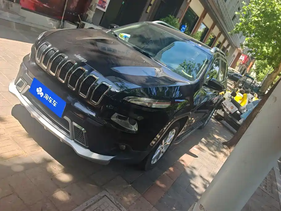 Купить Jeep Cherokee