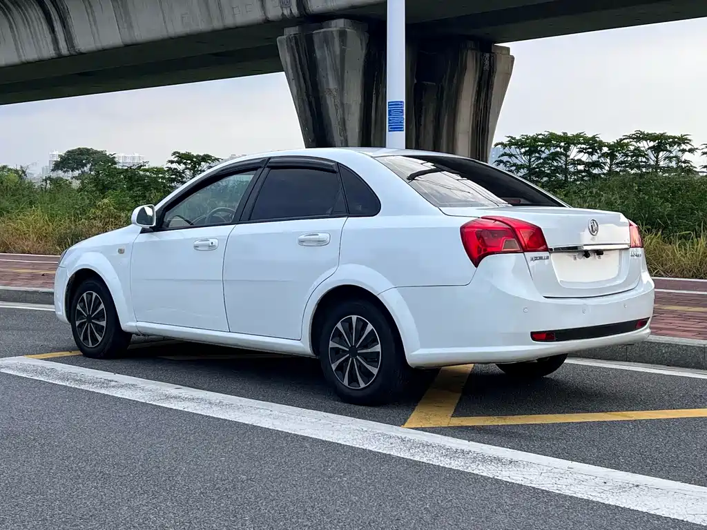 Buick Excelle — миниатюра 9