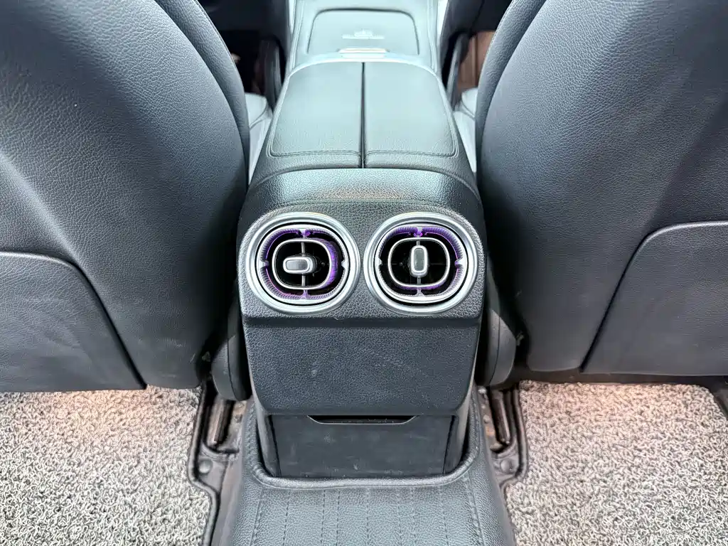 Mercedes-Benz C-Class — миниатюра 11