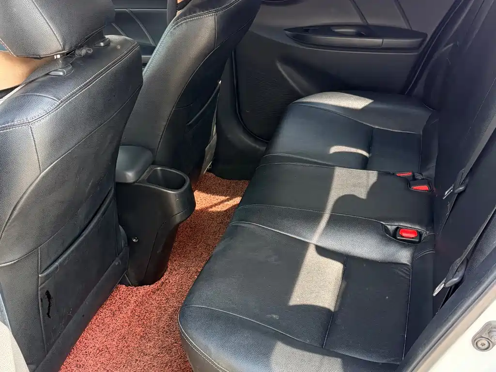 Toyota Yaris L — миниатюра 8