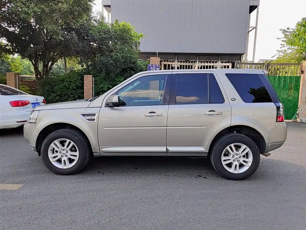 Land Rover 2 014 2.2T SD4 SE