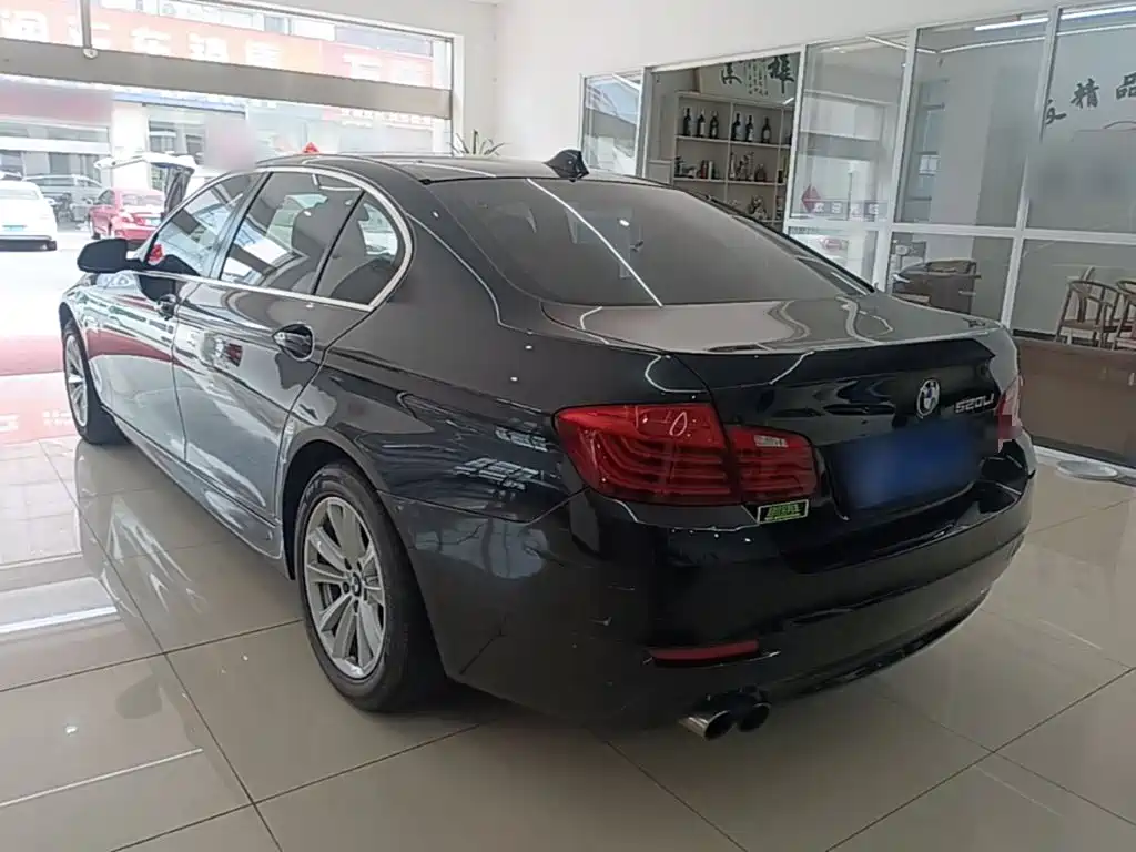 BMW 5 Series — миниатюра 5