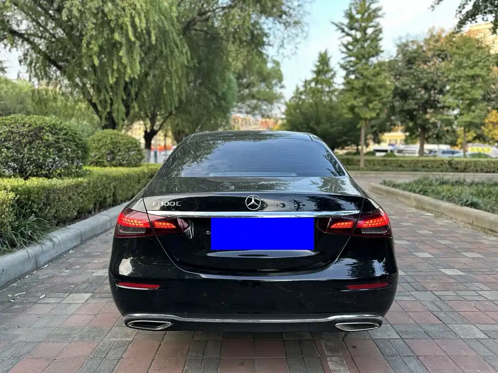 Mercedes-Benz E-Class — миниатюра 8