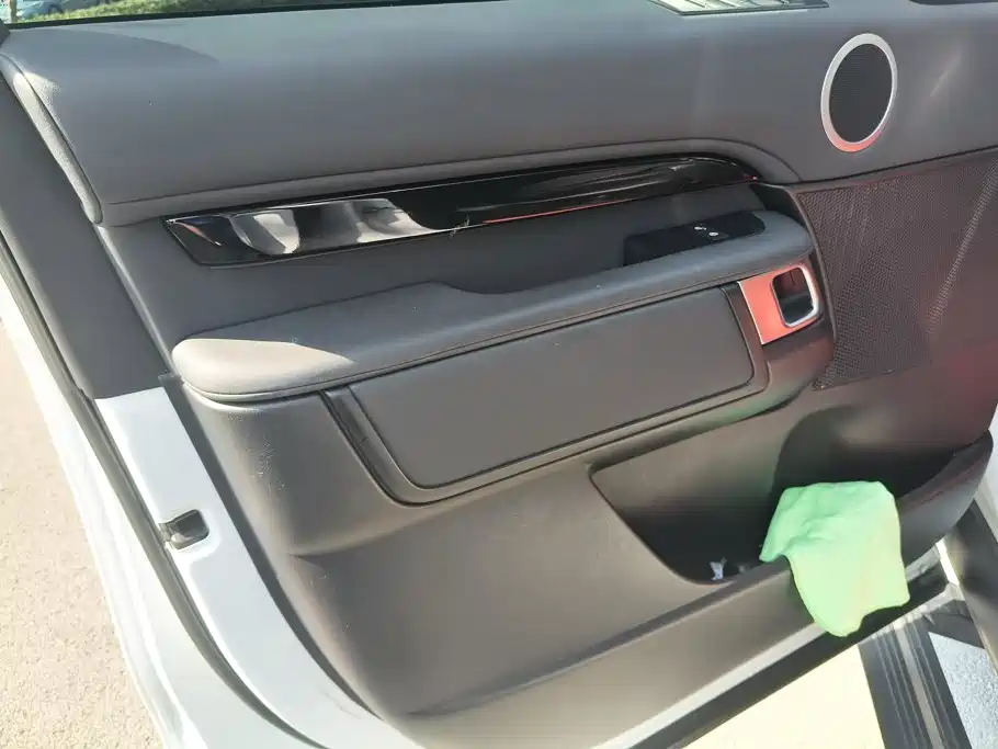 Land Rover Discovery — миниатюра 7