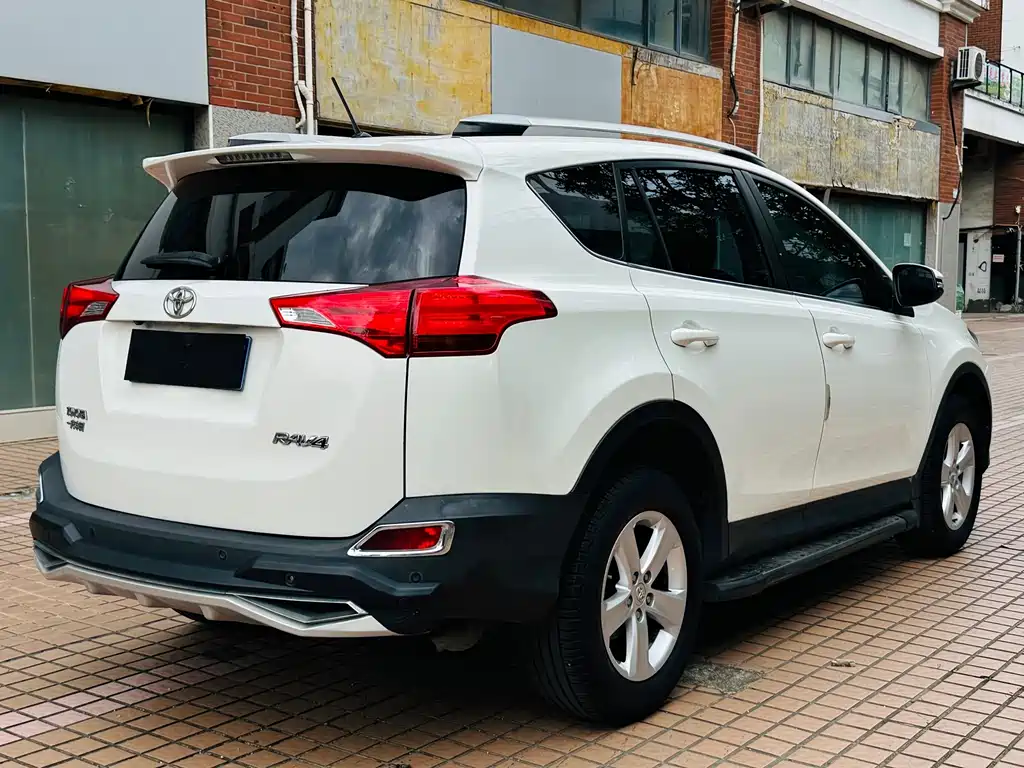 Toyota RAV4 — миниатюра 7