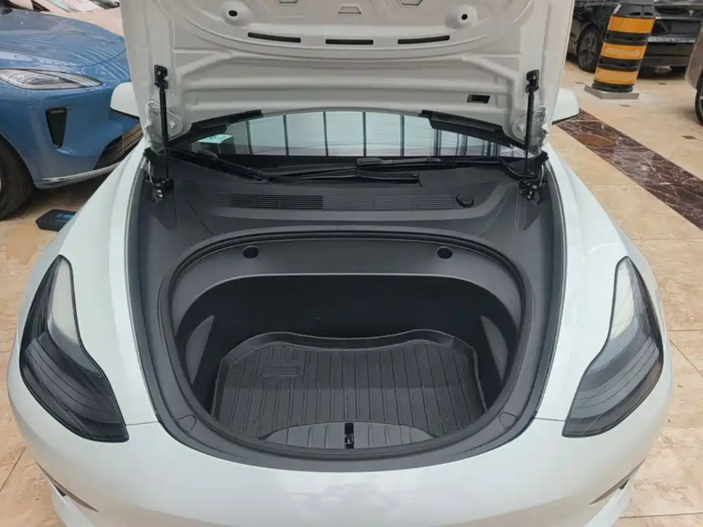 Tesla Model 3 — миниатюра 20