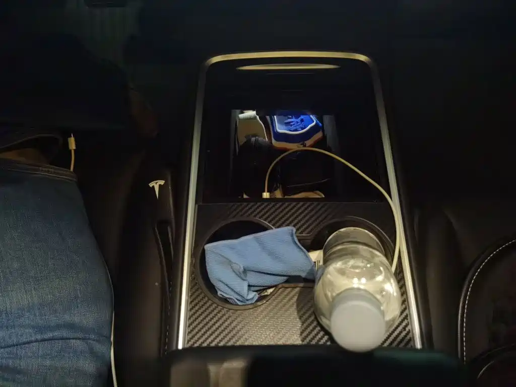 Tesla Model Y — миниатюра 7