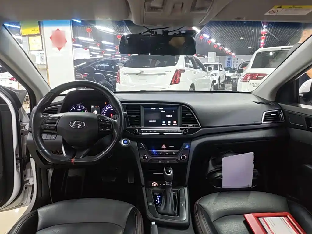 Hyundai Elantra — миниатюра 10