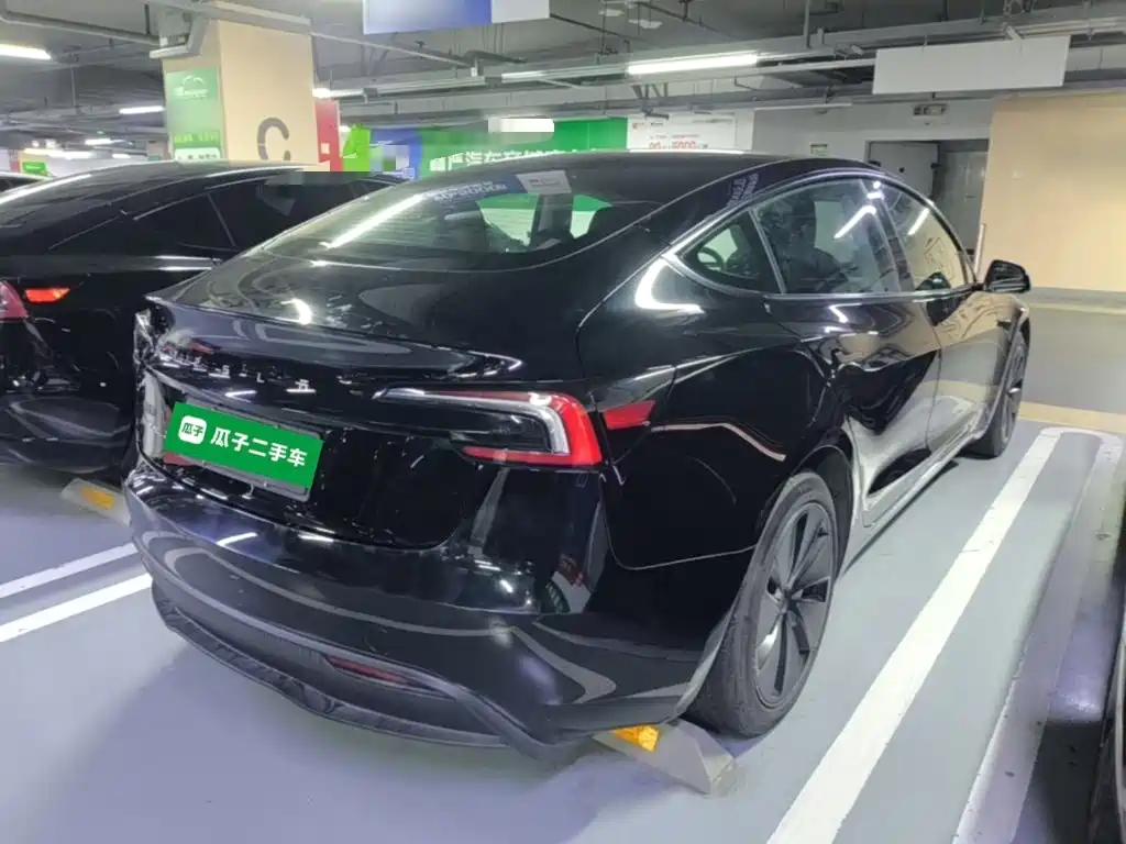 Tesla Model 3 — миниатюра 7