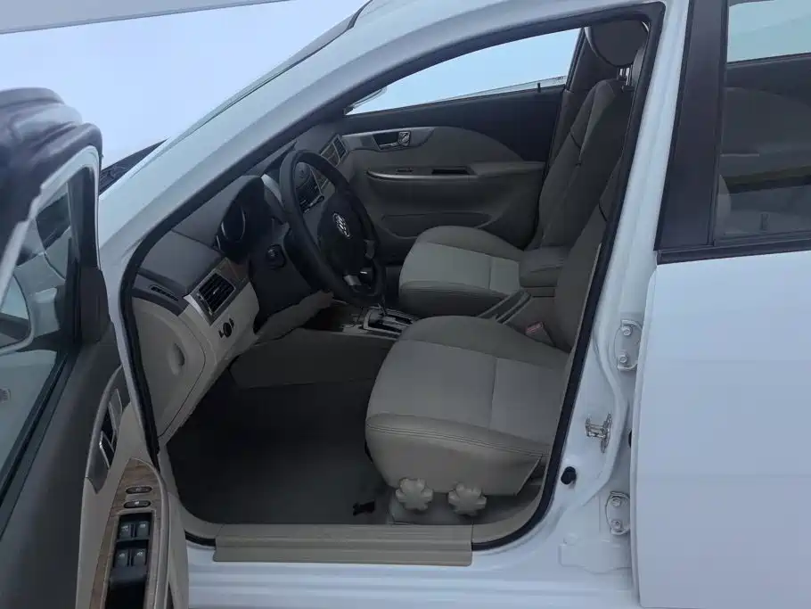 Buick Excelle — миниатюра 9