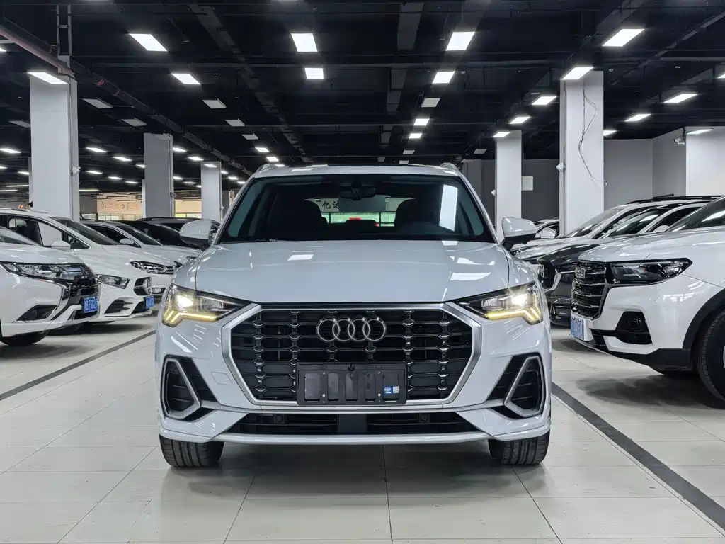 Audi Q3 2023 35 TFSI Fashion (1.4T)
