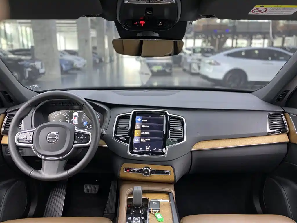 Volvo XC90 — миниатюра 10