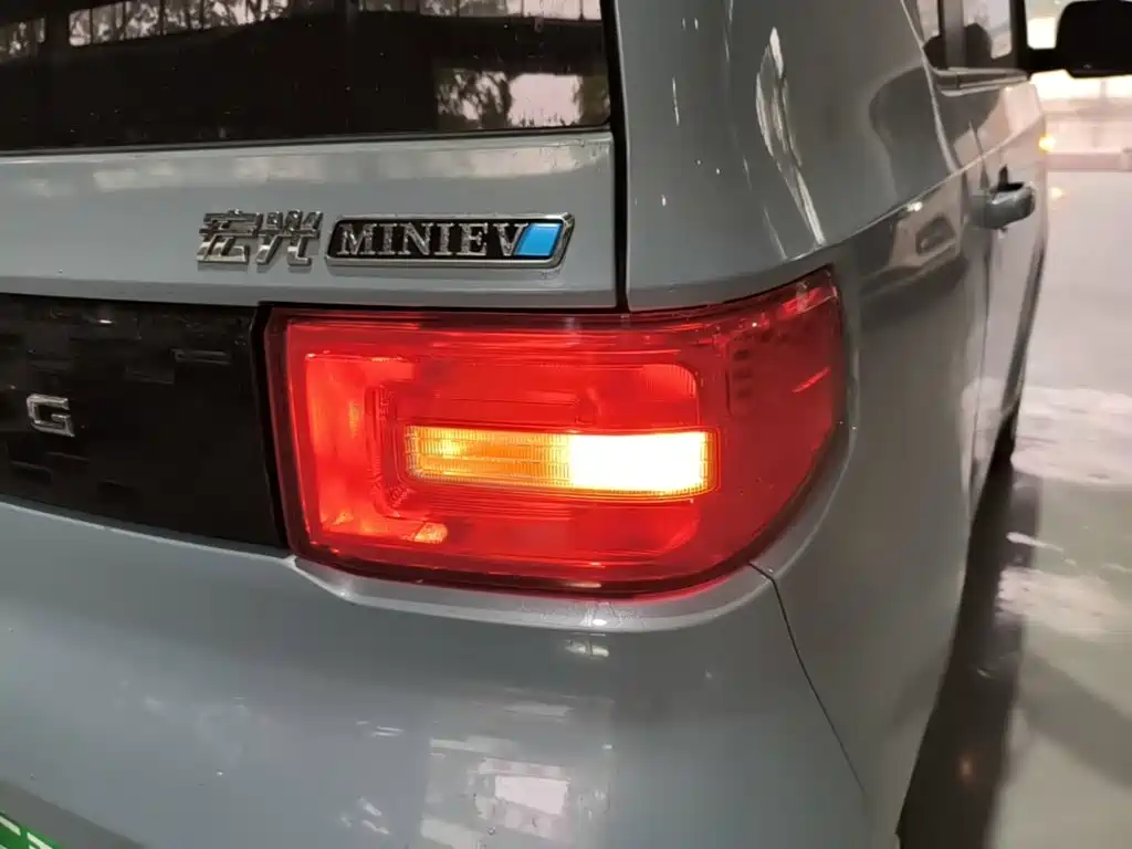 Wuling MINIEV — миниатюра 8