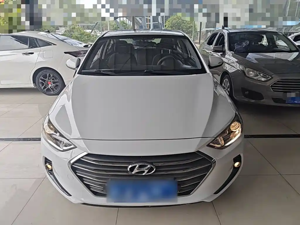 Hyundai Elantra — миниатюра 3