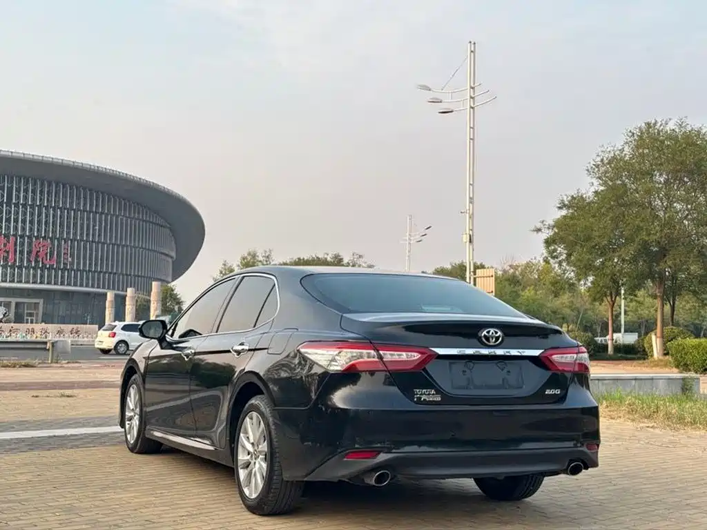 Toyota Camry — миниатюра 6
