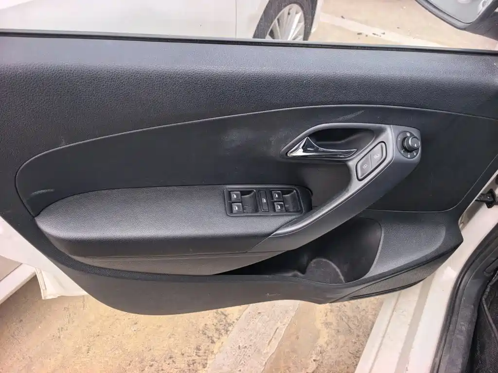 Volkswagen Polo — миниатюра 6
