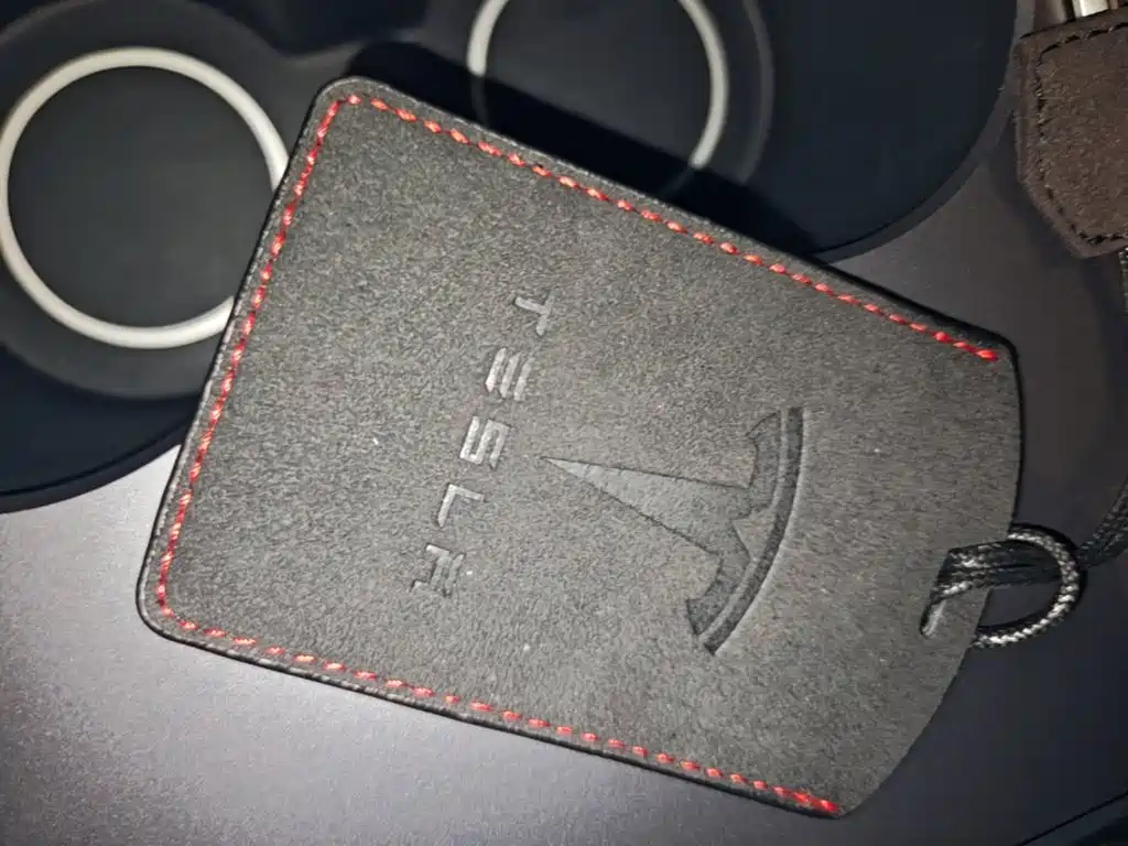 Tesla Model Y — миниатюра 9