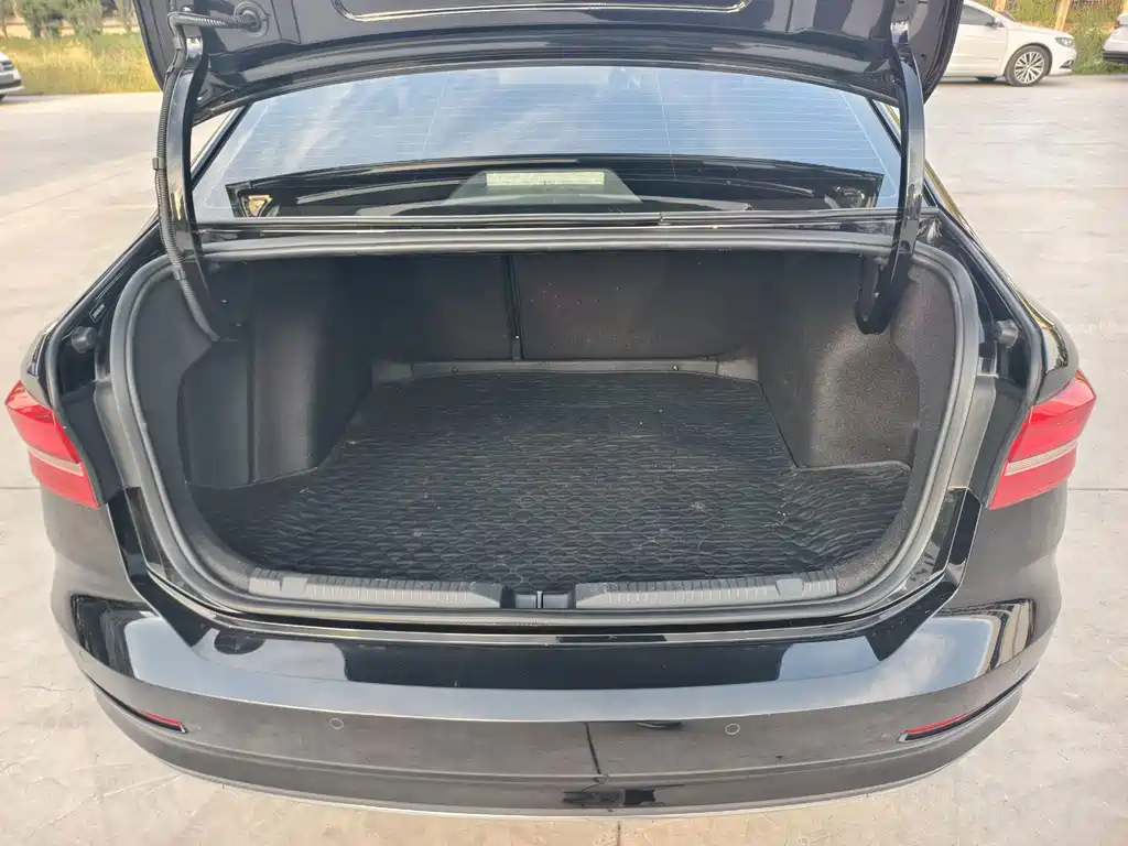 Volkswagen Lavida — миниатюра 10