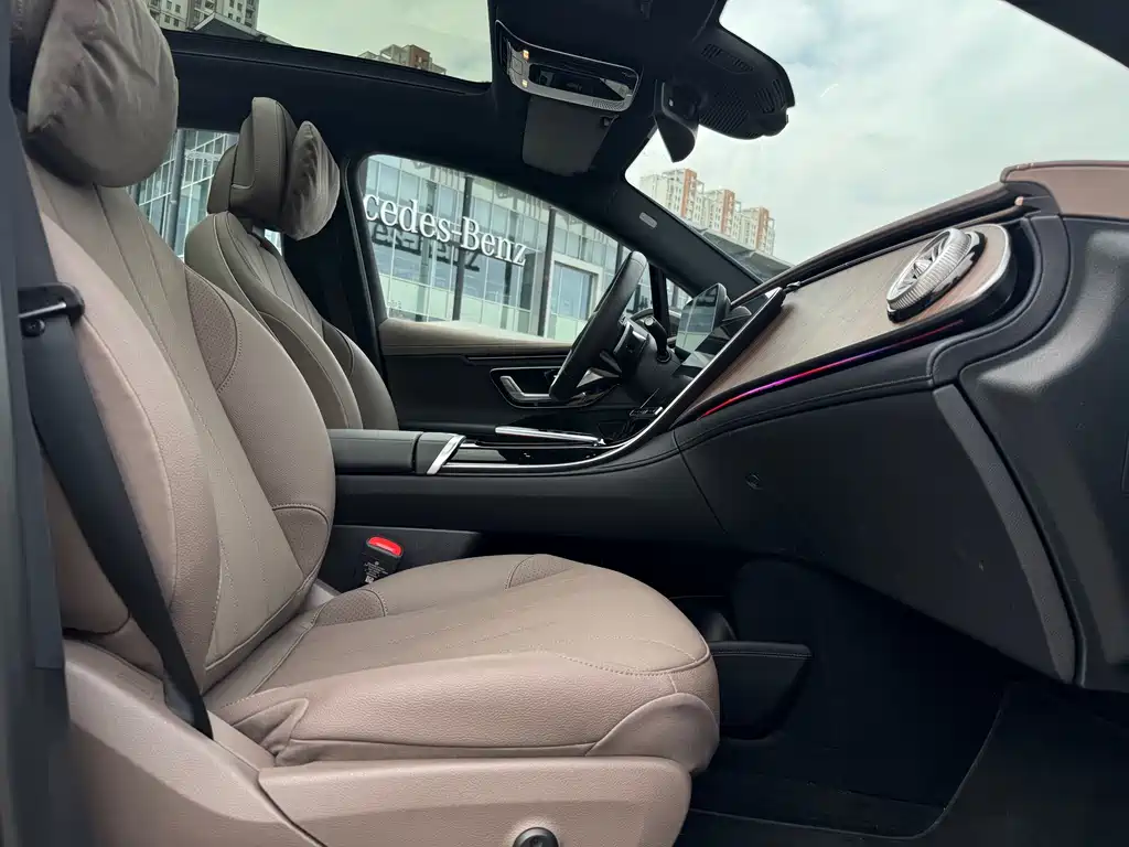 Mercedes-Benz EQE SUV — миниатюра 15