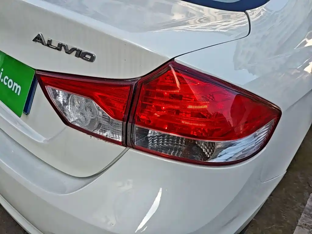 Suzuki Alivio — миниатюра 8