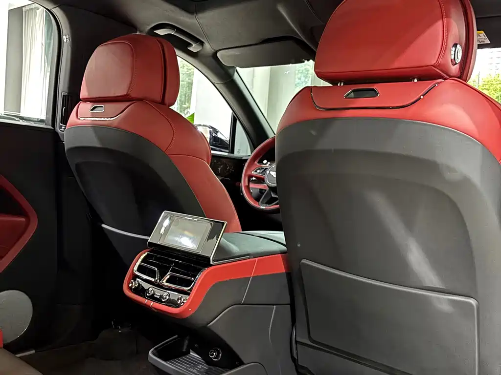 Bentley Bentayga — миниатюра 15