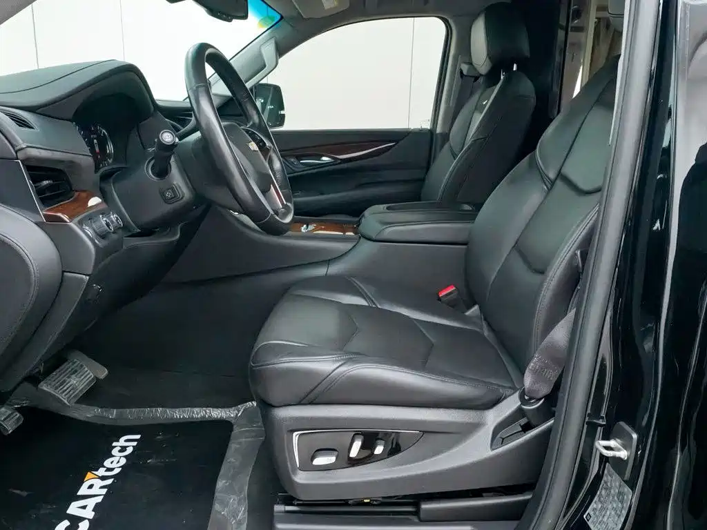 Cadillac Escalade — миниатюра 9