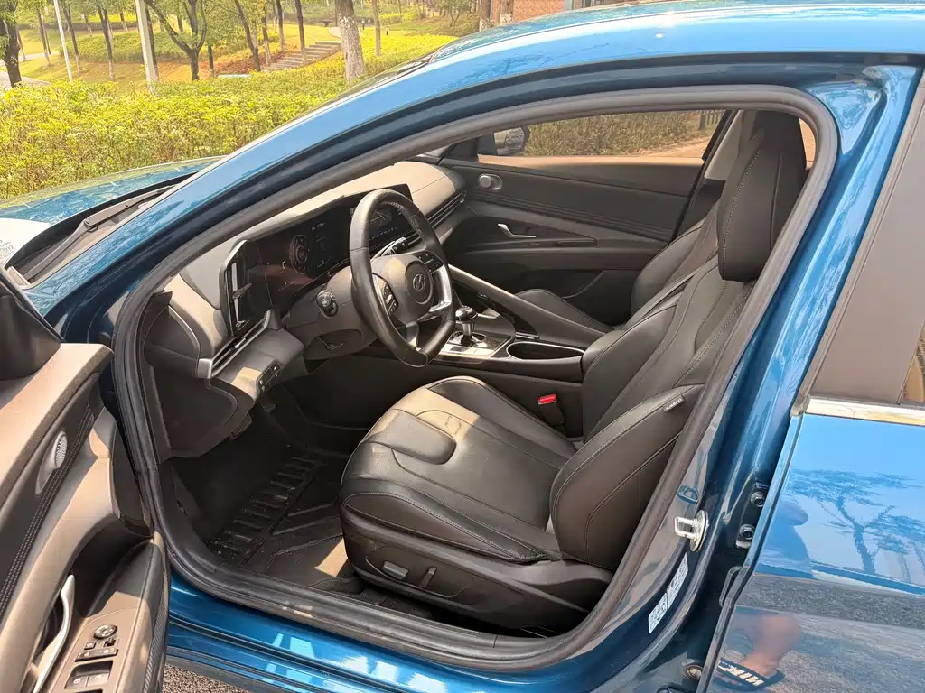 Hyundai Elantra — миниатюра 9
