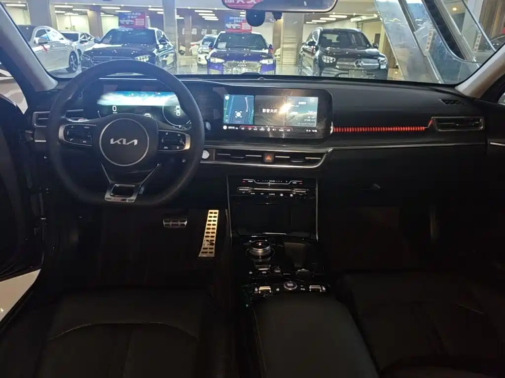 Kia K5 — миниатюра 10