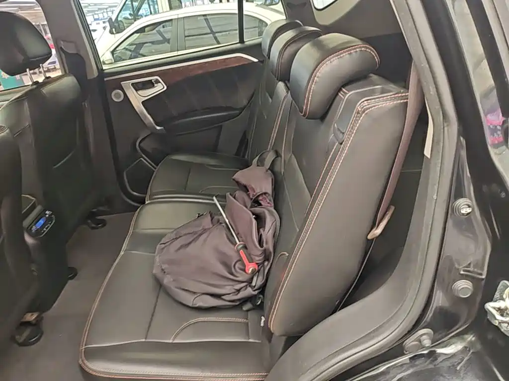 Geely Haoqing SUV — миниатюра 17